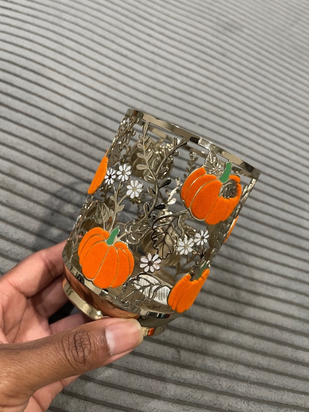 Single wick candle holder